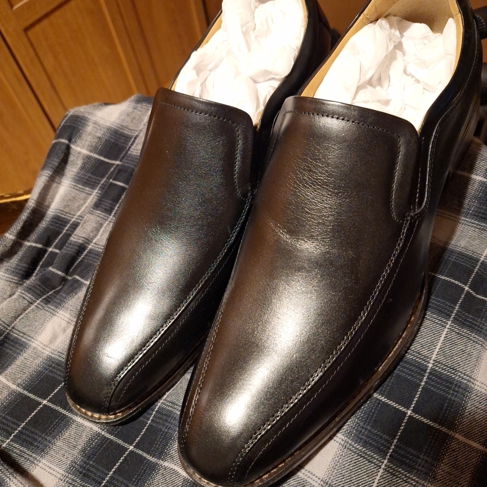 Johnston & Murphy Elegant Black Slip-On Loafers